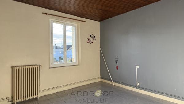 Proche centre ville maison 4 chambres ,jardin, et 4 garages!