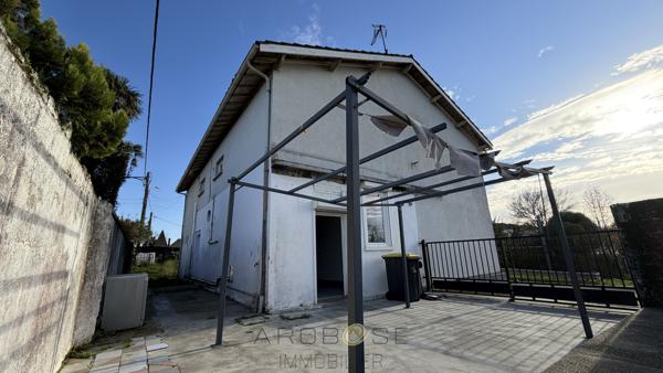 Proche centre ville maison 4 chambres ,jardin, et 4 garages!