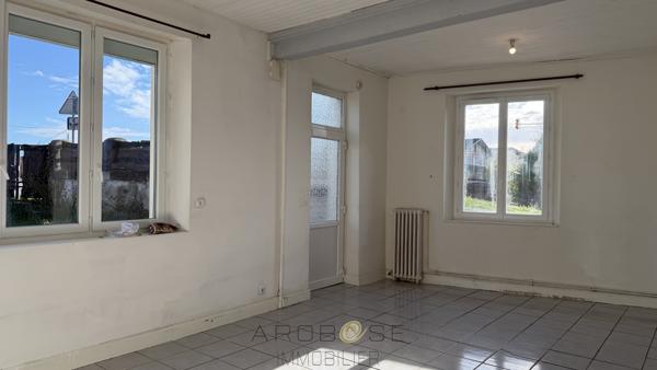 Proche centre ville maison 4 chambres ,jardin, et 4 garages!