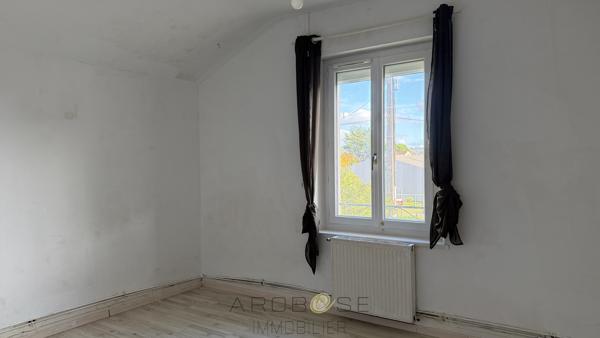 Proche centre ville maison 4 chambres ,jardin, et 4 garages!