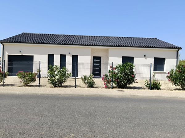 Maison récente plain pied trois chambres