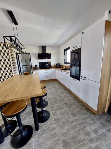 Maison récente plain pied trois chambres