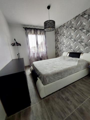 Maison récente plain pied trois chambres