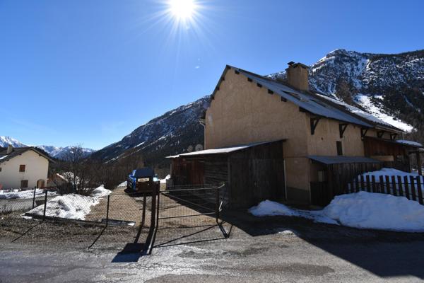 Maison ensoleillée sur les hauteurs de Plampinet – 3 chambres, jardin, garage et cadre alpin exceptionnel