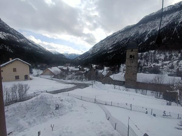 Maison ensoleillée sur les hauteurs de Plampinet – 3 chambres, jardin, garage et cadre alpin exceptionnel