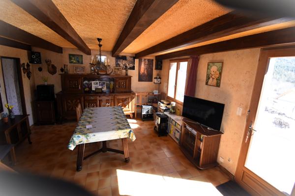 Maison ensoleillée sur les hauteurs de Plampinet – 3 chambres, jardin, garage et cadre alpin exceptionnel
