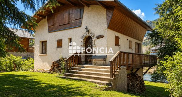À vendre Maison 5 pièces 144 m² - La Salle-les-alpes 05240