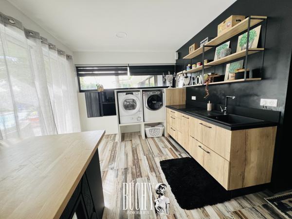 Maison 8 pièce(s) 4 chambre(s) 319 m²