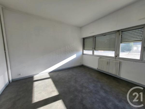 Appartement F3 à vendre  3 pièces - 67 m 2   BOURG EN BRESSE  - 01