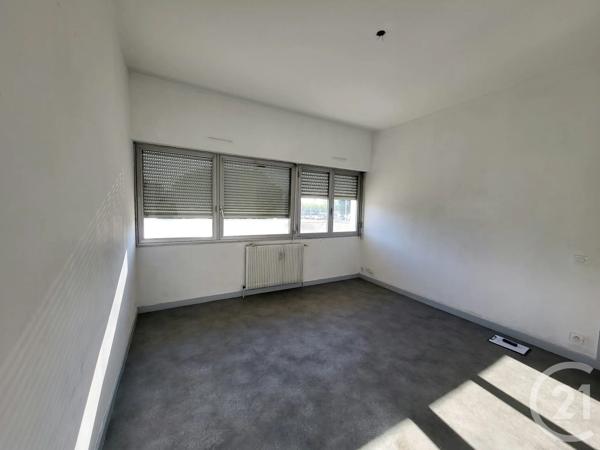 Appartement F3 à vendre  3 pièces - 67 m 2   BOURG EN BRESSE  - 01