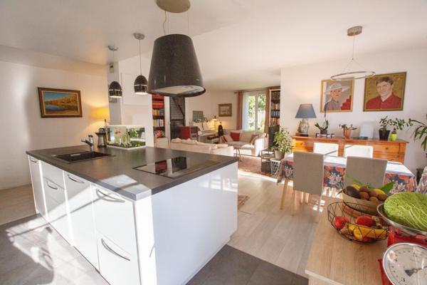 SUPERBE APPARTEMENT F5 - REZ DE CHAUSSEE 99 M²