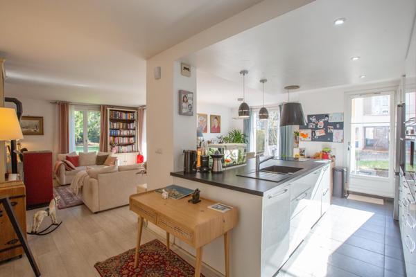 SUPERBE APPARTEMENT F5 - REZ DE CHAUSSEE 99 M²