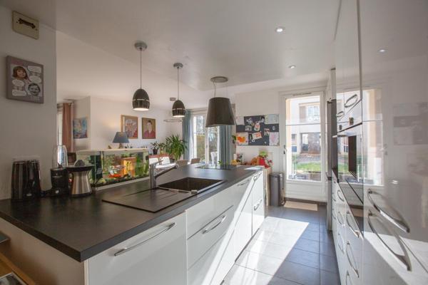 SUPERBE APPARTEMENT F5 - REZ DE CHAUSSEE 99 M²