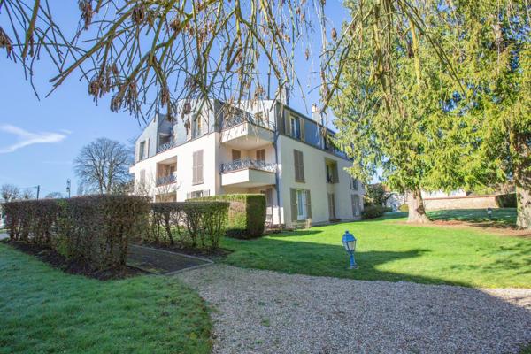 SUPERBE APPARTEMENT F5 - REZ DE CHAUSSEE 99 M²