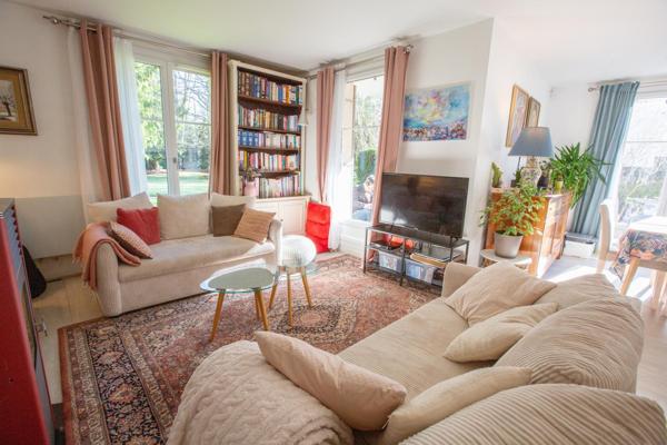 SUPERBE APPARTEMENT F5 - REZ DE CHAUSSEE 99 M²