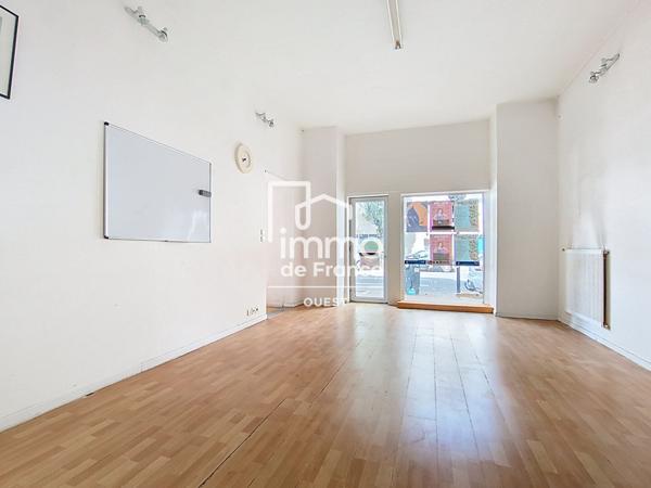 À VENDRE  MURS COMMERCIAUX NANTES CENTRE 66 m²  EMPLACEMENT PREMIUM