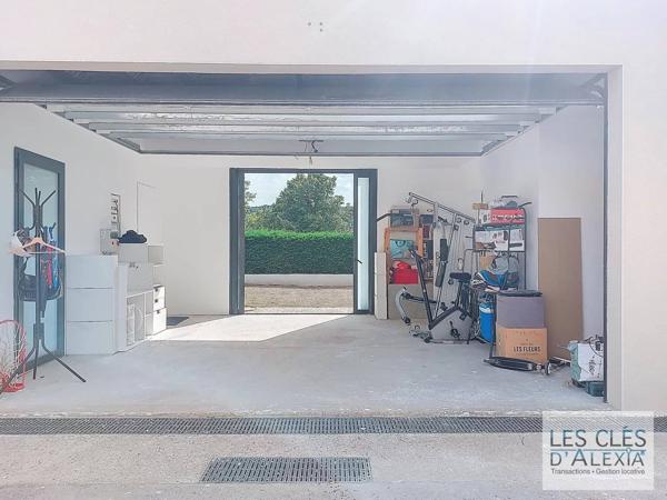 Maison - Quatre chambres- Double Garage -