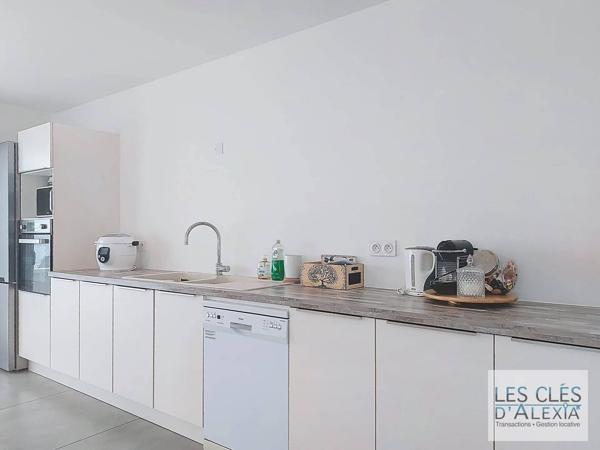 Maison - Quatre chambres- Double Garage -