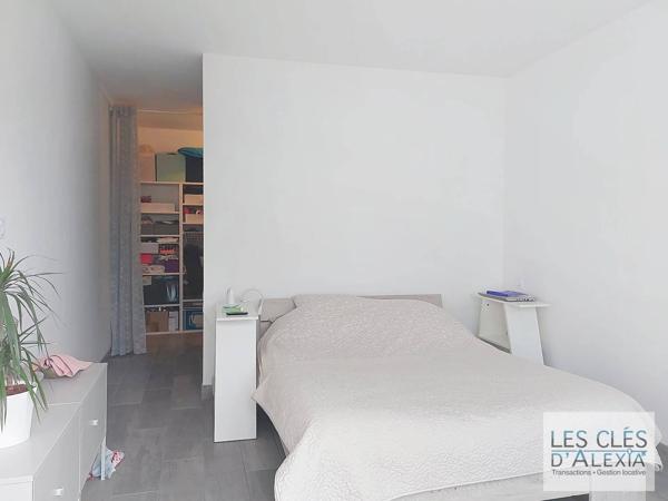 Maison - Quatre chambres- Double Garage -