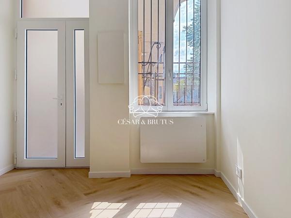 Appartement rue pietonne entièrement rénové 2 chambres