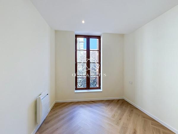 Appartement rue pietonne entièrement rénové 2 chambres