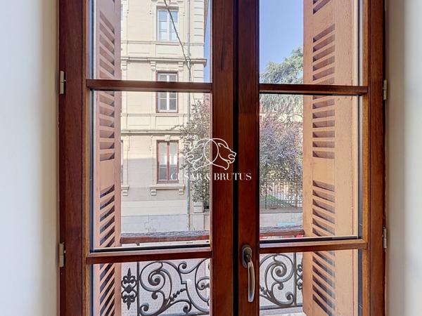 Appartement rue pietonne entièrement rénové 2 chambres