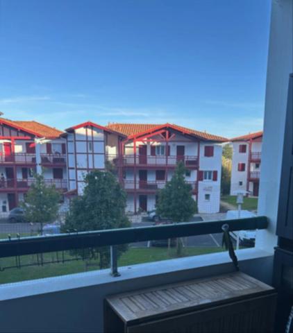 T2 récent - Ustaritz - vue Pyrénées