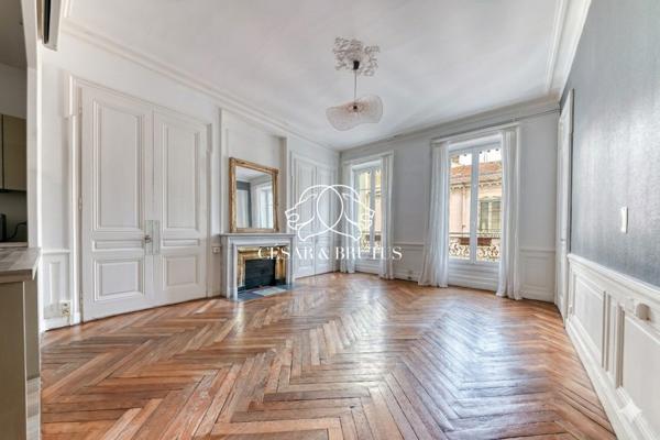 Lyon 6 Foch. Appartement familiale 120m² étage élevé. Stationnement possible à proximité