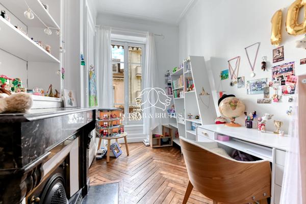 Lyon 6 Foch. Appartement familiale 120m² étage élevé. Stationnement possible à proximité