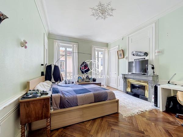 Lyon 6 Foch. Appartement familiale 120m² étage élevé. Stationnement possible à proximité