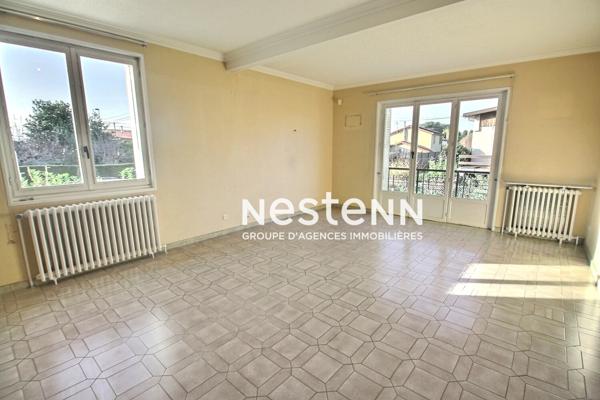 SAINT-FONS - MAISON INDIVIDUELLE - JARDIN - GARAGE - SECTEUR CLOCHETTE - PROCHE ECOLE -TRAMWAYS