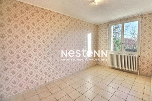 SAINT-FONS - MAISON INDIVIDUELLE - JARDIN - GARAGE - SECTEUR CLOCHETTE - PROCHE ECOLE -TRAMWAYS