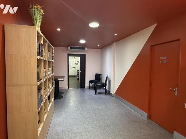 Immeuble à usage commercial et d'habitation