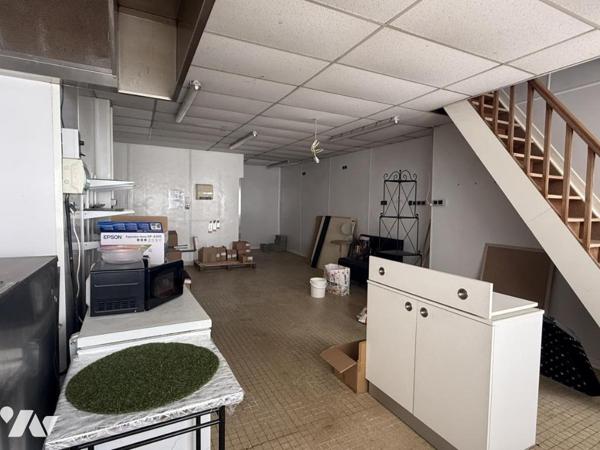 Immeuble à usage commercial et d'habitation