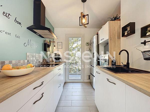 MANDELIEU - A VENDRE APPARTEMENT 3/4P - RENOVE - 2 PARKINGS - SANS VIS-A-VIS