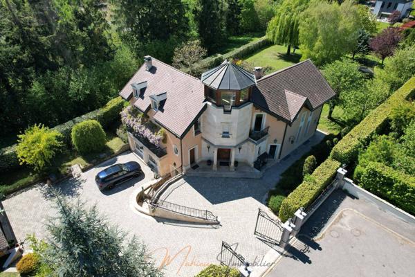 Maison 8 pièces 250m² à vendre à Cessy 01170