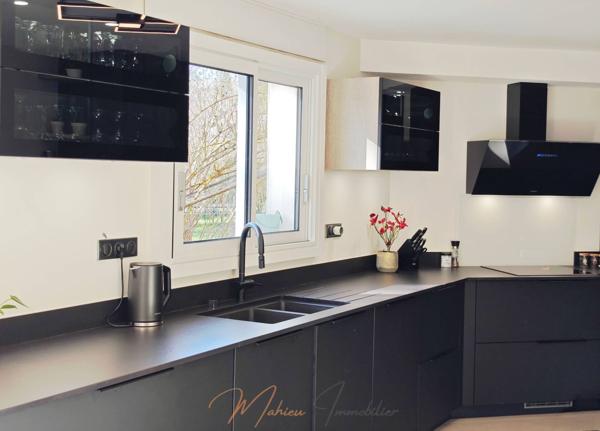 Maison 8 pièces 250m² à vendre à Cessy 01170