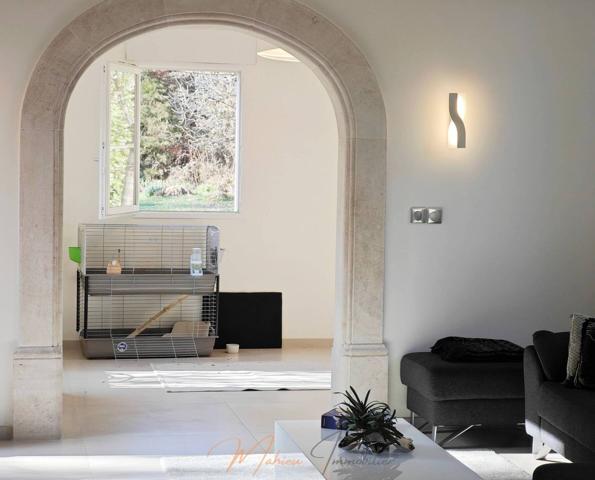 Maison 8 pièces 250m² à vendre à Cessy 01170