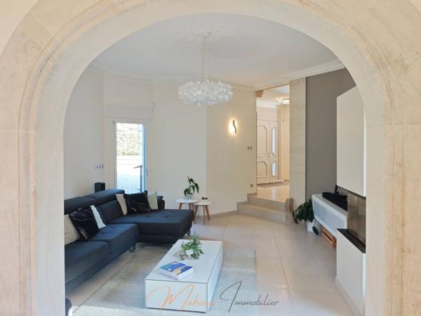 Maison 8 pièces 250m² à vendre à Cessy 01170
