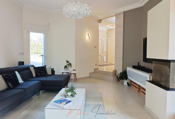Maison 8 pièces 250m² à vendre à Cessy 01170