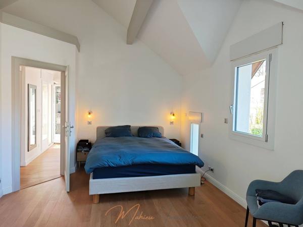 Maison 8 pièces 250m² à vendre à Cessy 01170