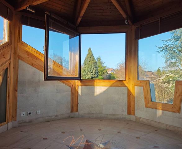 Maison 8 pièces 250m² à vendre à Cessy 01170