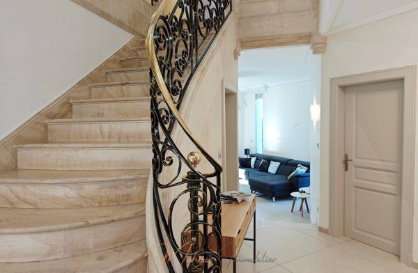 Maison 8 pièces 250m² à vendre à Cessy 01170