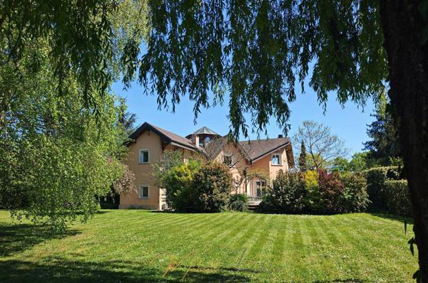Maison 8 pièces 250m² à vendre à Cessy 01170