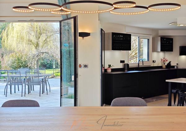 Maison 8 pièces 250m² à vendre à Cessy 01170