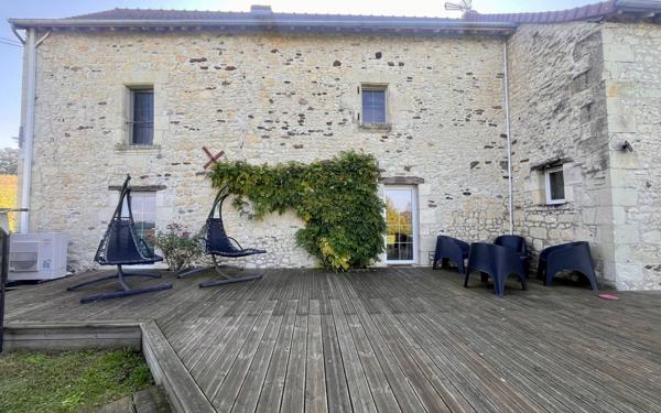 Maison à vendre    8 pièces •  Dangé-Saint-Romain