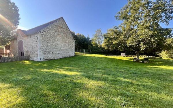 Maison à vendre    8 pièces •  Dangé-Saint-Romain