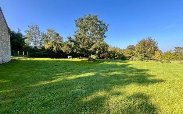 Maison à vendre    8 pièces •  Dangé-Saint-Romain