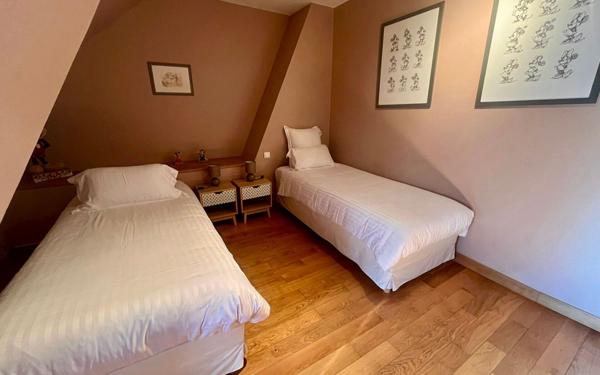 Maison à vendre    8 pièces •  Dangé-Saint-Romain