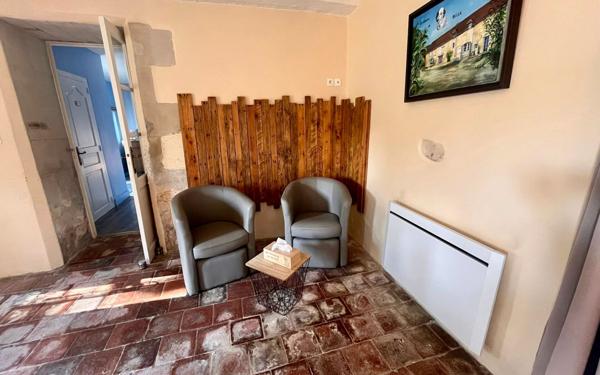 Maison à vendre    8 pièces •  Dangé-Saint-Romain